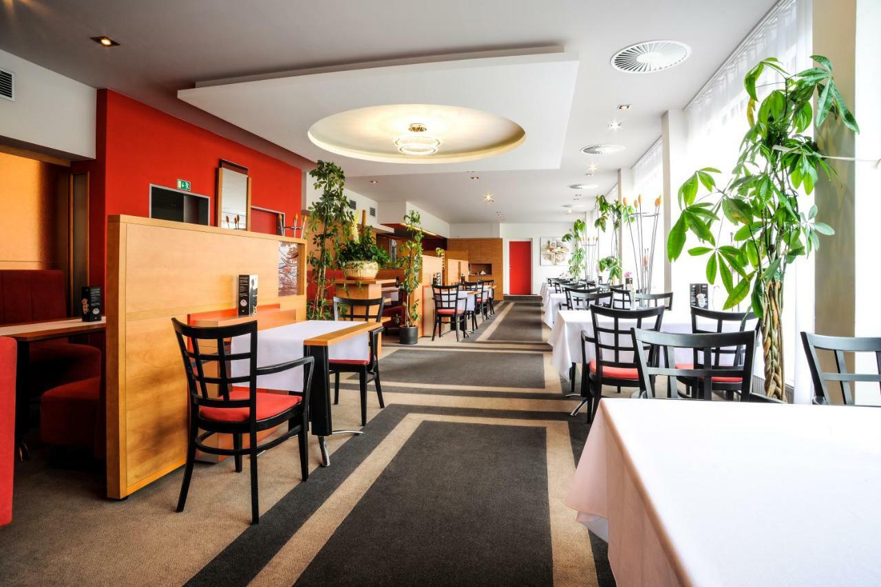 Hotel Steiger Krnov Buitenkant foto